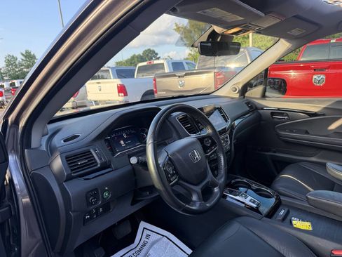 Used 2021 Honda Pilot Touring image 6