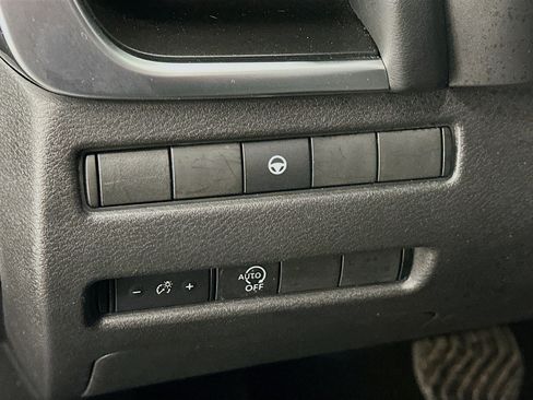 Used 2023 Nissan Rogue SV image 17