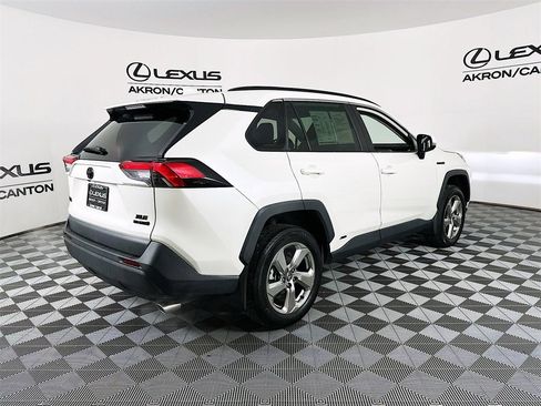 Used 2021 Toyota RAV4 XLE Premium image 10