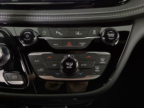 New 2026 Chrysler Pacifica Select image 23