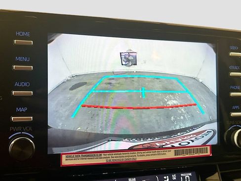Used 2024 Toyota Sienna XLE FWD image 11