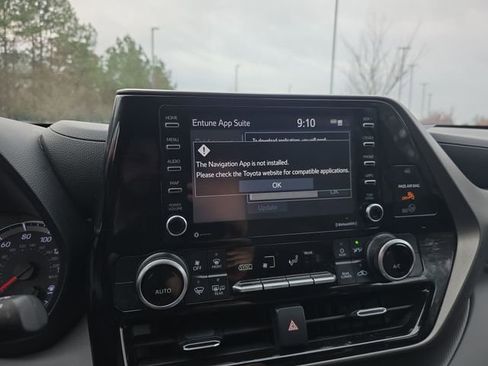 Used 2021 Toyota Highlander L image 36