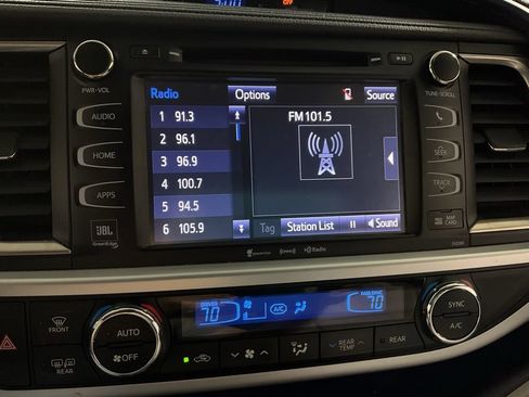 Used 2019 Toyota Highlander Limited AWD/4WD image 25