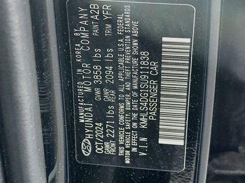Used 2025 Hyundai Elantra SEL FWD image 12