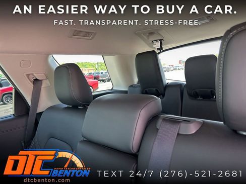 Used 2025 Nissan Pathfinder SL AWD/4WD image 11