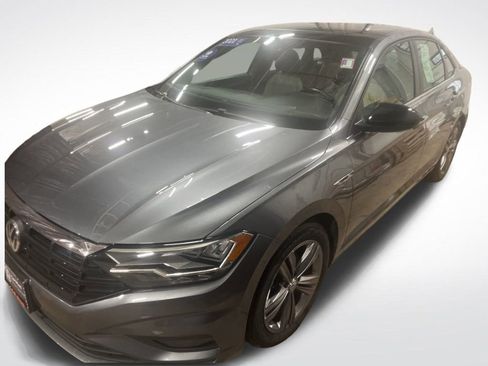 Used 2021 Volkswagen Jetta R-Line w/ R-Line Cold Weather Package image 2