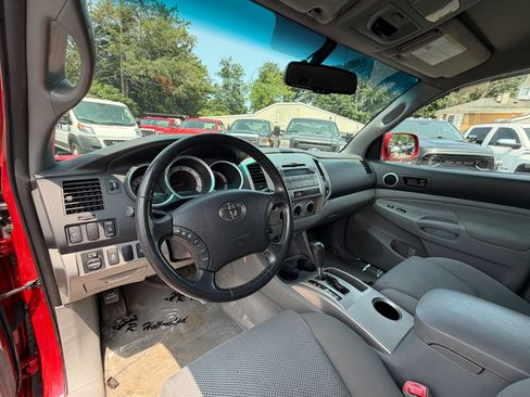 Used 2011 Toyota Tacoma 4x4 Access Cab V6 w/ TRD Sport Pkg image 11