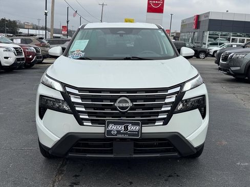 Used 2024 Nissan Rogue SV image 8