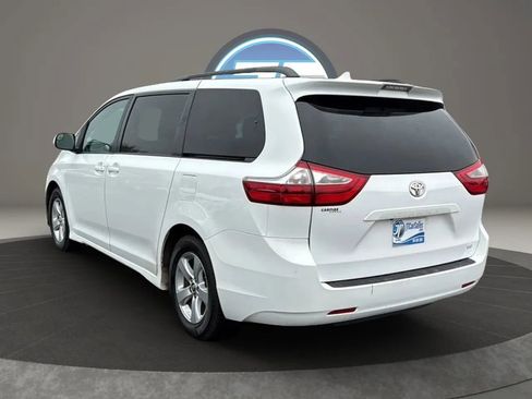 Used 2018 Toyota Sienna LE image 17