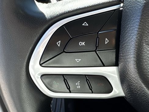 Used 2023 Chrysler Pacifica Limited image 24