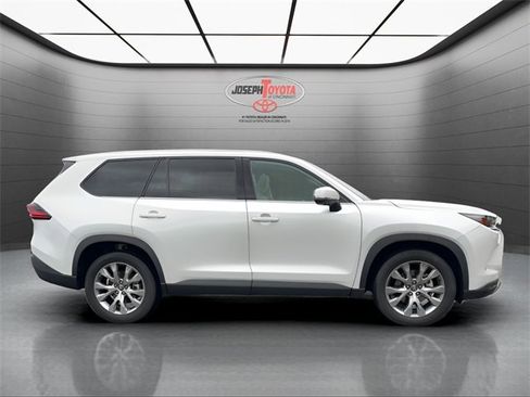 Certified 2025 Toyota Grand Highlander AWD image 14