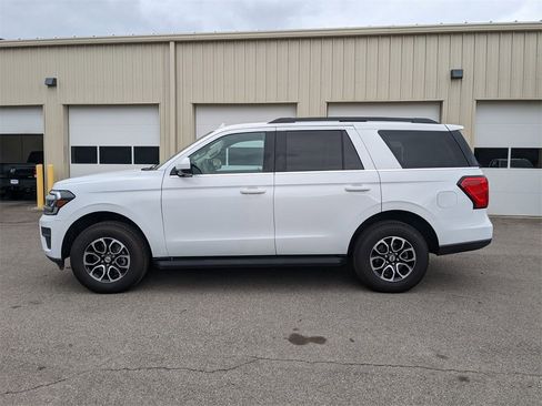 Used 2024 Ford Expedition XLT image 5