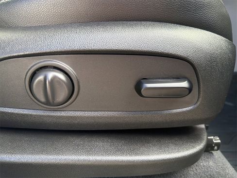 Used 2022 GMC Terrain SLT w/ Infotainment Package II image 21