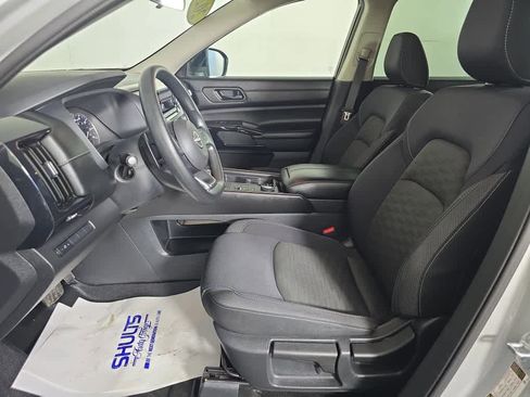 Used 2023 Nissan Pathfinder S image 27