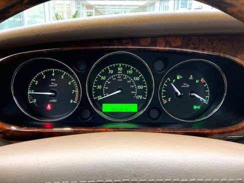 Used 2008 Jaguar XJ8 image 24