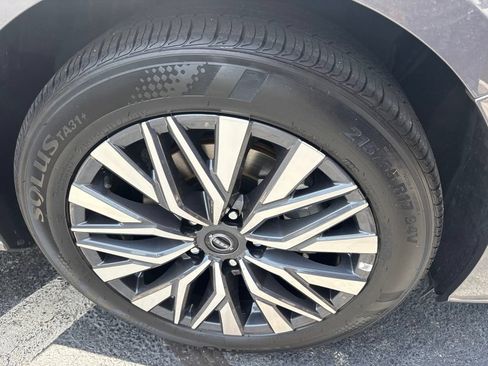 Used 2025 Nissan Altima 2.5 SV FWD image 9