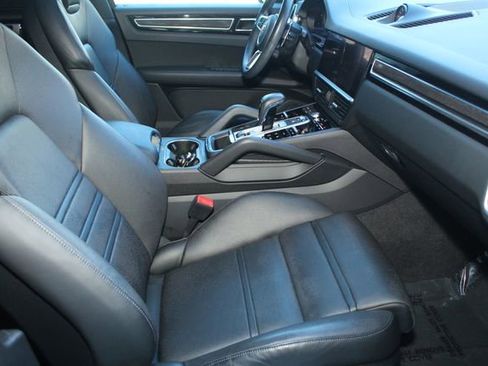 Certified 2023 Porsche Cayenne Coupe image 27