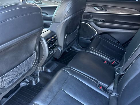 Used 2022 Jeep Grand Cherokee L Limited RWD image 15
