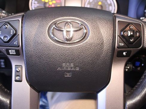 Used 2016 Toyota Tacoma Limited image 18
