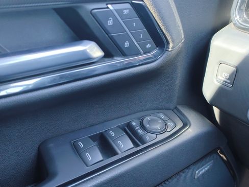 Used 2024 GMC Sierra 2500 AT4 w/ AT4 Premium Plus Package image 17