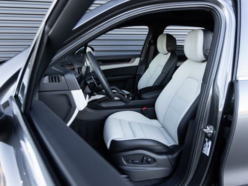 New 2026 Porsche Cayenne S image 5