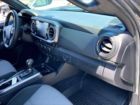 Used 2021 Toyota Tacoma TRD Off-Road AWD/4WD image 19