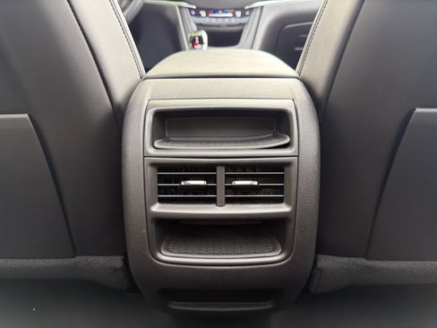 Used 2022 Cadillac XT5 Premium Luxury w/ Technology Package AWD/4WD image 33