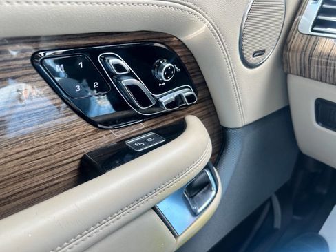 Used 2019 Land Rover Range Rover HSE image 19