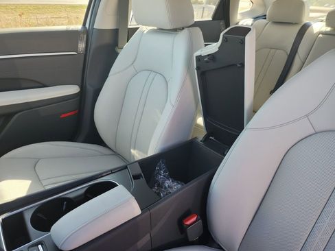 New 2025 Hyundai Sonata Limited image 28