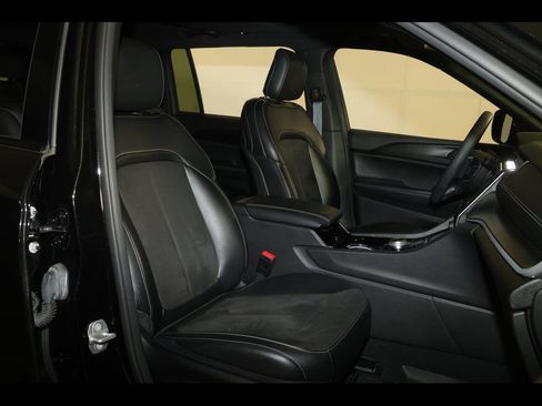 Used 2023 Jeep Grand Cherokee L Laredo AWD/4WD image 30