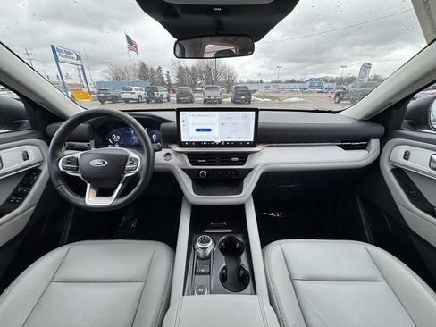 Used 2025 Ford Explorer Active w/ Active Comfort Package image 17