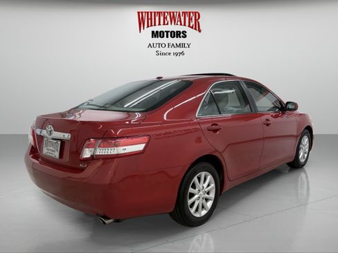 Used 2011 Toyota Camry XLE w/ SE/XLE Extra-Value Pkg FWD image 4