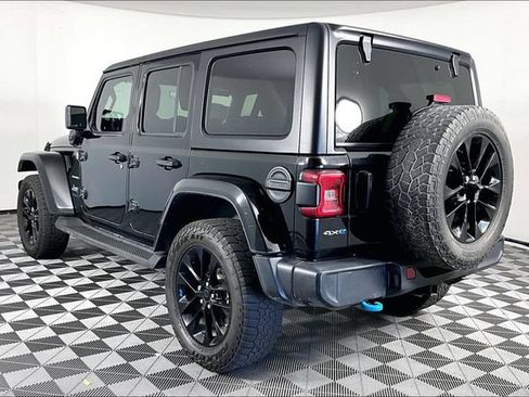 Used 2023 Jeep Wrangler Unlimited Sahara AWD/4WD image 2