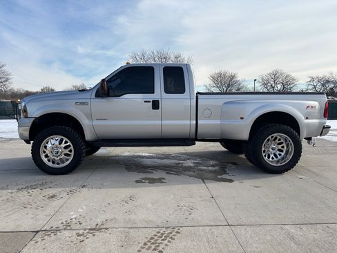 Used 2007 Ford F350 Lariat image 2