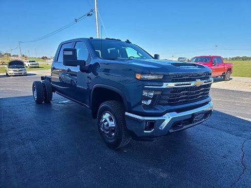 New 2026 Chevrolet Silverado 3500 LT w/ Convenience Package image 9