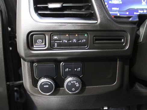 Used 2022 Chevrolet Suburban Premier image 9