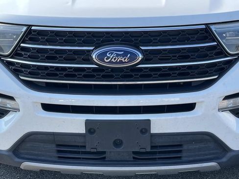 Used 2020 Ford Explorer XLT w/ Equipment Group 202A AWD/4WD image 8