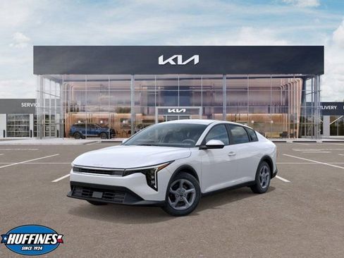 New 2025 Kia K4 LXS image 1