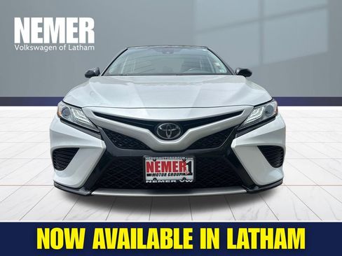 Used 2020 Toyota Camry XSE FWD image 5