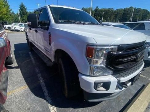 Used 2022 Ford F250 XLT w/ Black Appearance Package AWD/4WD image 3