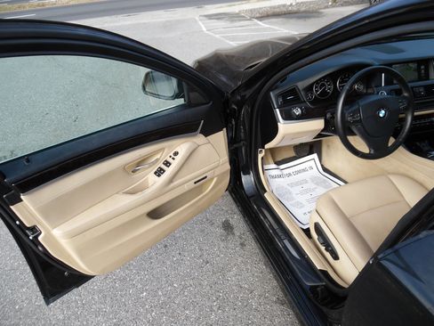 Used 2014 BMW 528i xDrive Sedan image 9