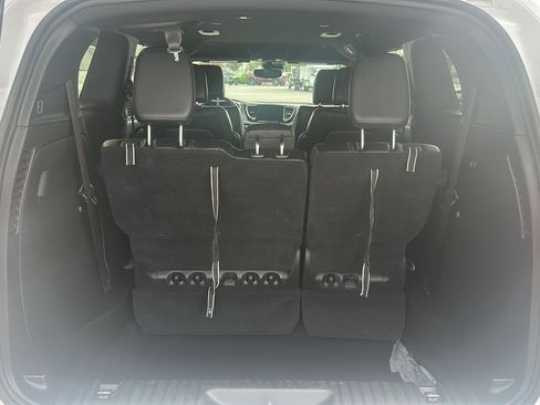 Used 2025 Chrysler Pacifica Select image 10