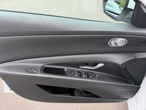 Certified 2025 Hyundai Elantra Limited w/ Cargo Package FWD image 26