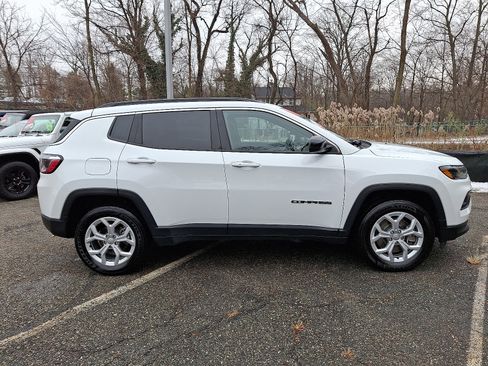Used 2024 Jeep Compass Latitude AWD/4WD image 8