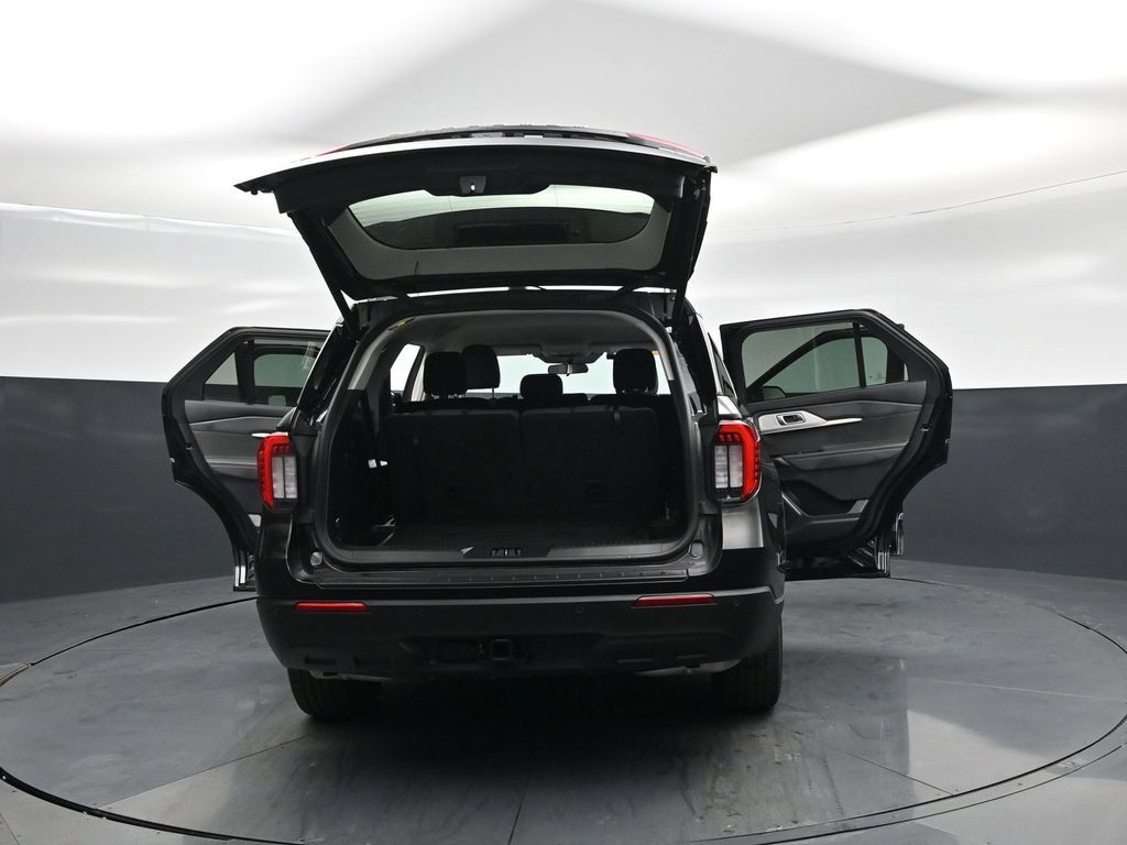 Used 2025 Ford Explorer Active AWD/4WD image 33