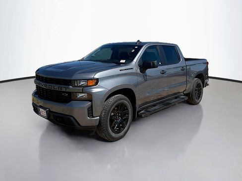 Used 2022 Chevrolet Silverado 1500 Custom w/ LPO, Blackout Package RWD image 3