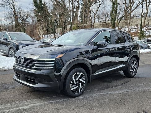 Certified 2025 Nissan Kicks SV w/ Illumination Package image 3