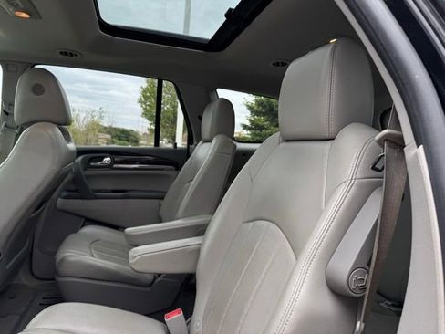 Used 2017 Buick Enclave Leather AWD/4WD image 12