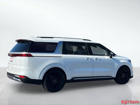 Used 2022 Kia Carnival SX FWD image 5