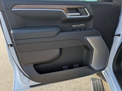 New 2026 Chevrolet Silverado 1500 High Country AWD/4WD image 9